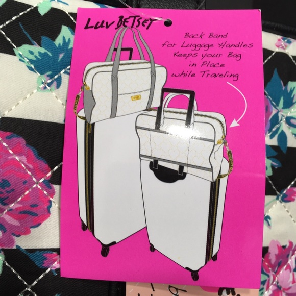 BETSEY JOHNSON QUILTED FLORAL WEEKENDER BAG - Picture 5 of 8